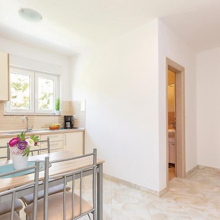 Awesome Apartment In Krvavica With Kitchen Екстериор снимка