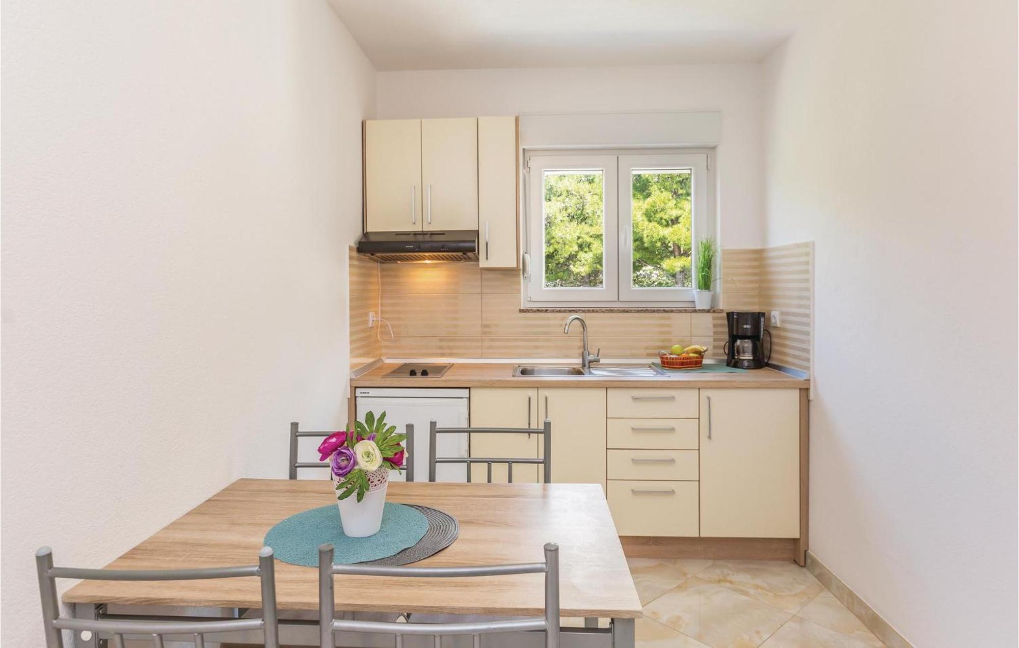 Awesome Apartment In Krvavica With Kitchen Екстериор снимка