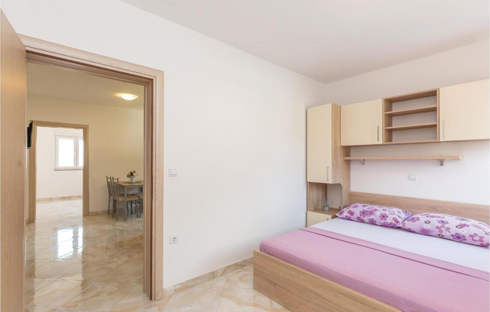 Awesome Apartment In Krvavica With Kitchen Екстериор снимка