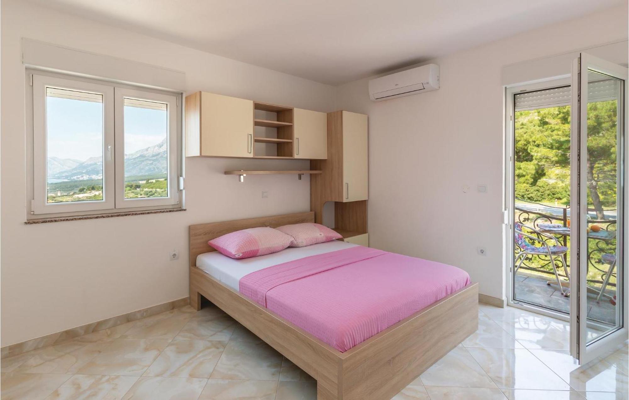 Awesome Apartment In Krvavica With Kitchen Екстериор снимка