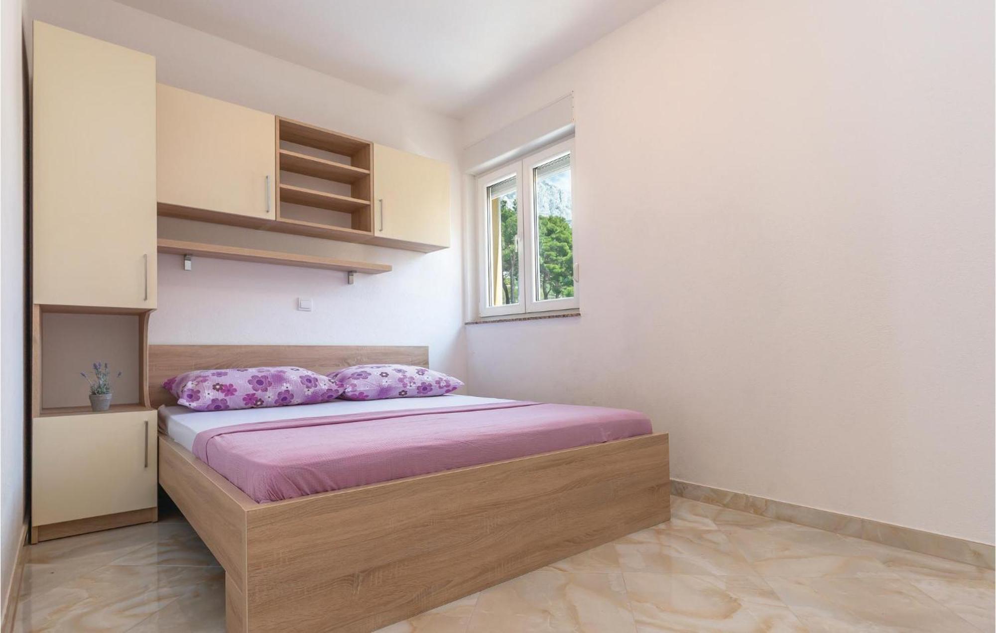 Awesome Apartment In Krvavica With Kitchen Екстериор снимка